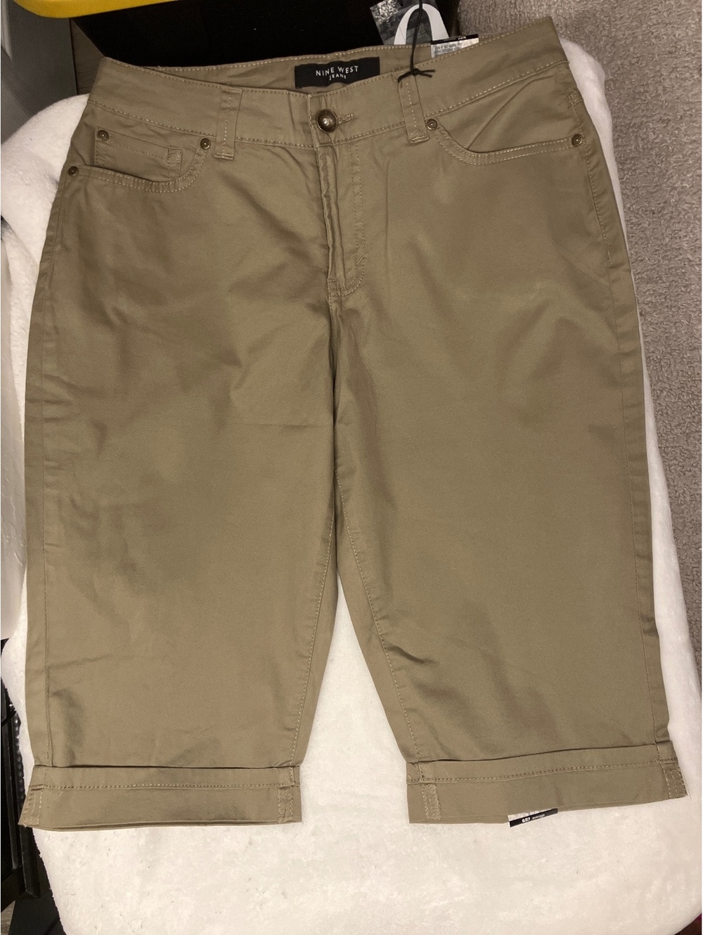 NWT Nine West Women's Bermuda Shorts Size 6 #2042